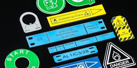 Etiquetas de identificação coloridas gravadas para rotulagem, sinalização de segurança e identificação de equipamentos